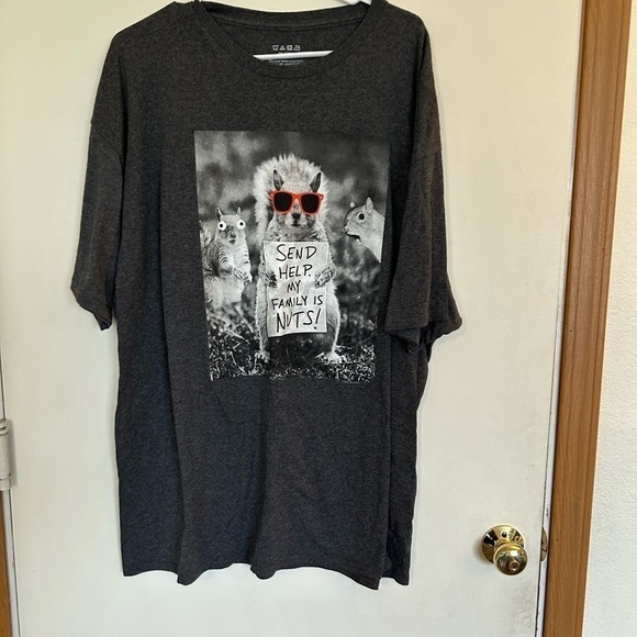 Send help my family's nuts, graphic T-shirt XXL - Picture 1 of 6